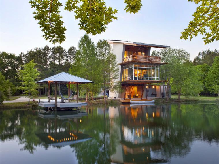 美国十颗橡树农场池塘别墅丨Holly And Smith Architects-7