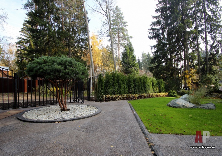 带现代简约建筑和旱溪的小地块景观设计丨俄罗斯莫斯科-30