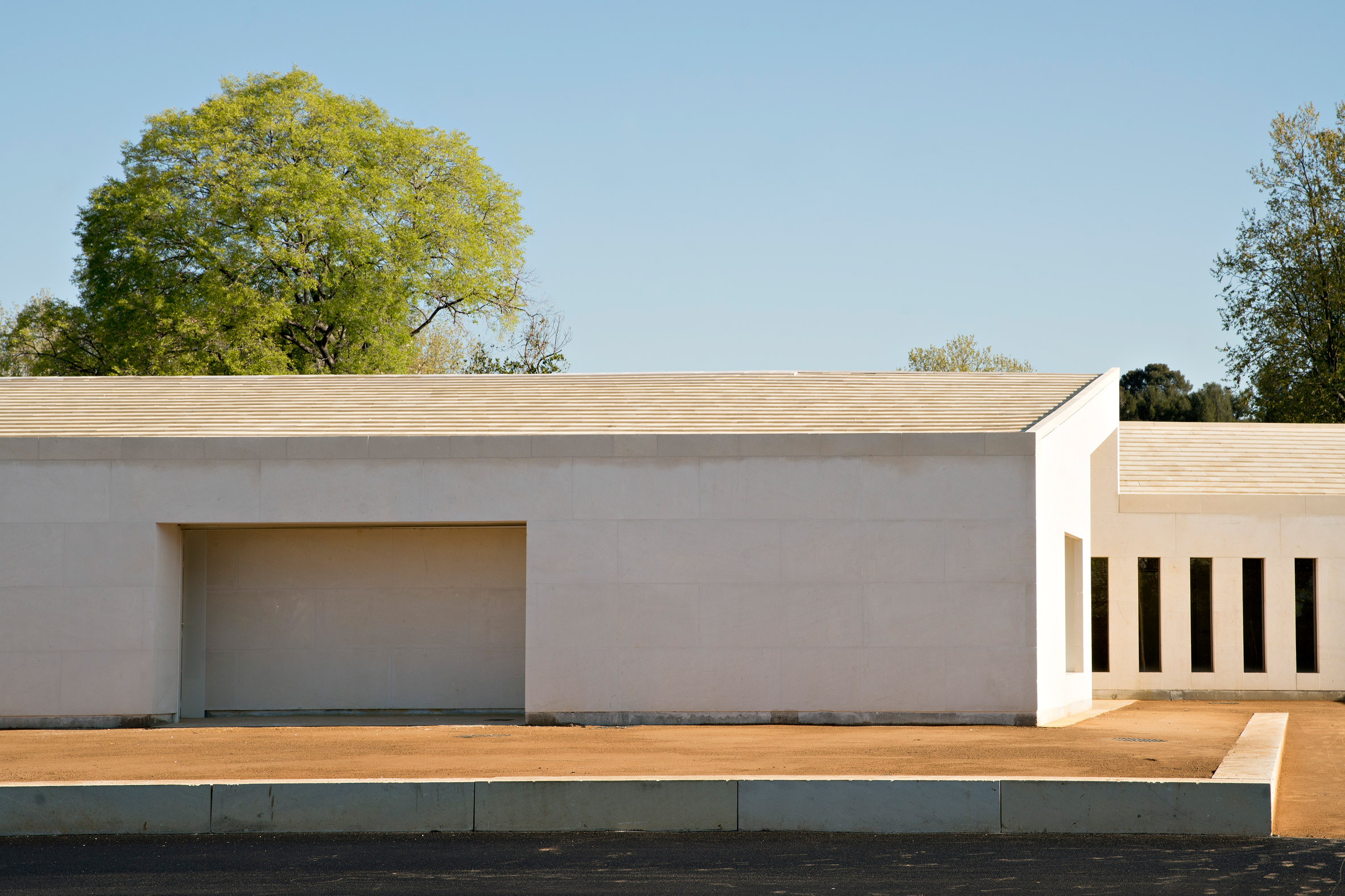 Combas builds "warm and robust" juvenile detention facility in Marseille-15