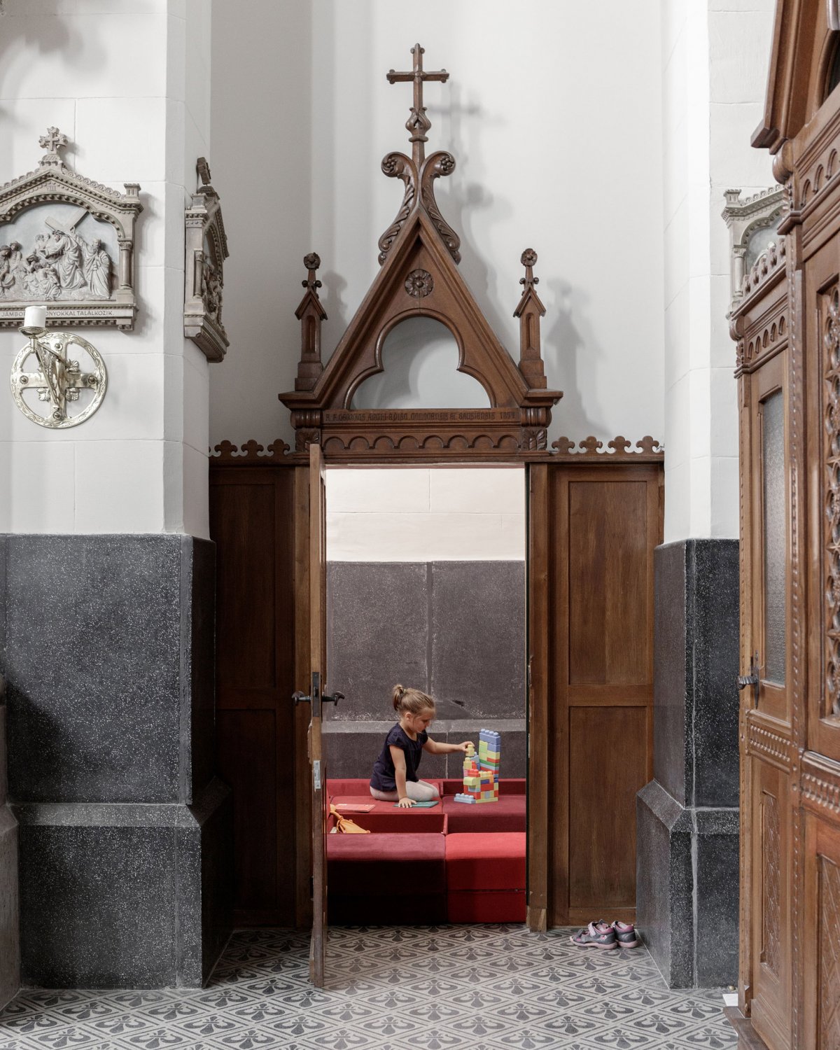 Sacral Spaces 教堂里面的神圣乐园-5