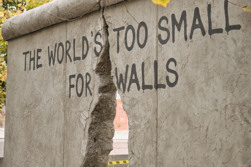 《The Berlin Wall's Crack》(《柏林墙的裂缝》)丨德国-10