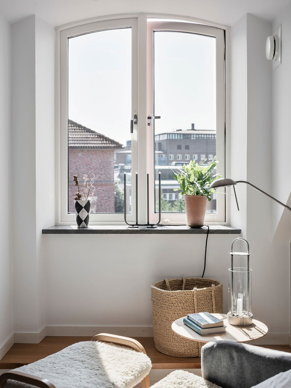 哥德堡明亮宽敞的顶层公寓设计-15