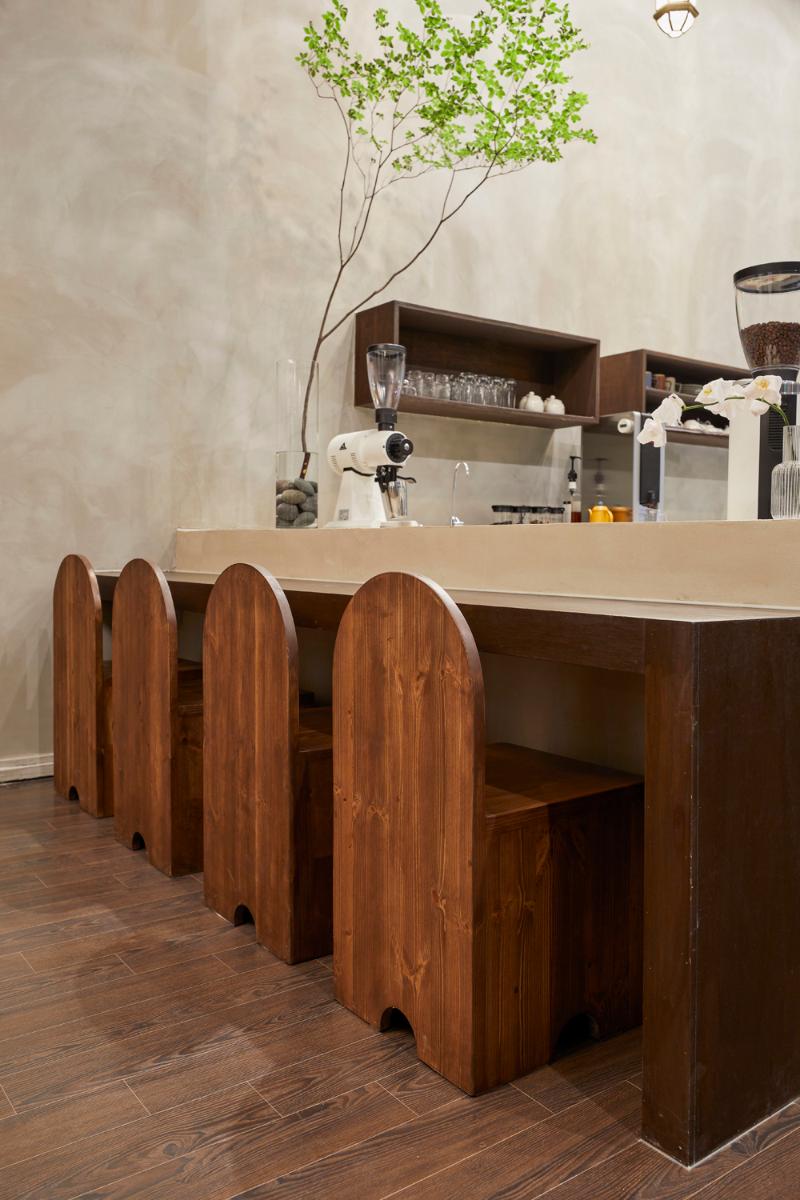 35 坪斯米达咖啡厅，木质装点简约风情-15