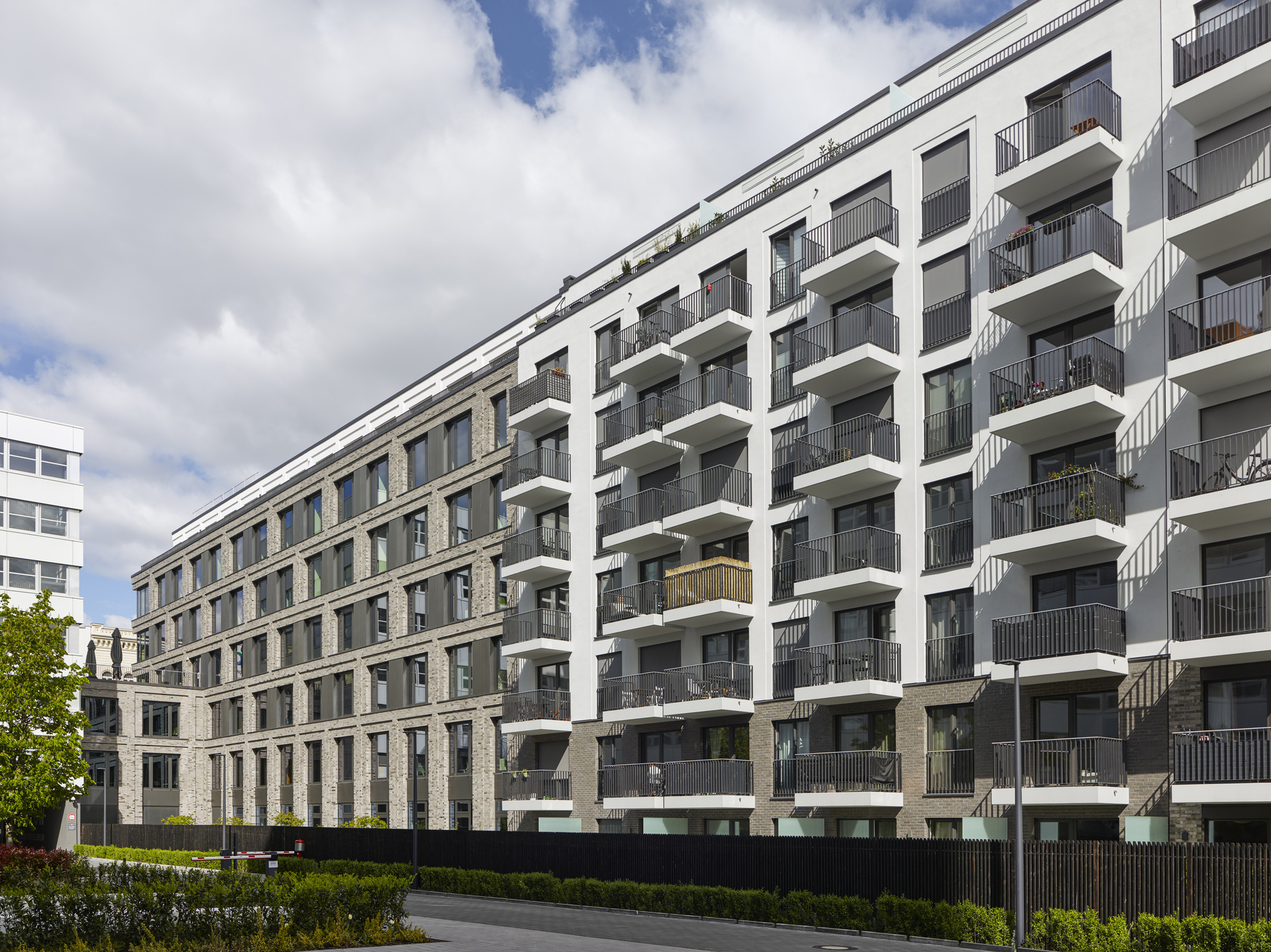 3 Hoefe Office and Residential Building / Tchoban Voss Architekten-21