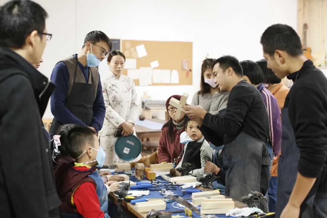 11 个陌生人同居 3 年,私生活首次曝光 | 看似佛系,实则野心勃勃-122