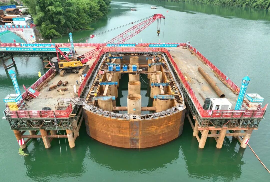 桂江天堑架飞虹！中建八局苍昭高速桂江特大桥顺利合龙-64