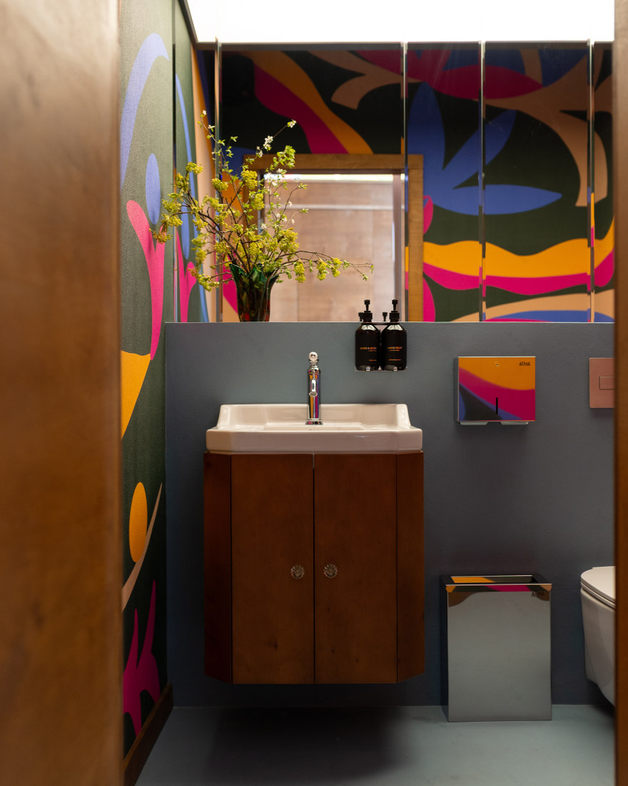 爱芝野甜品酒吧
注:由于OI CHI YE可能并非常见词汇,推测为品牌名音译,这里按发音给出一种可能的翻译,若有特定含义请提供更多背景信息 丨乌克兰基辅-26