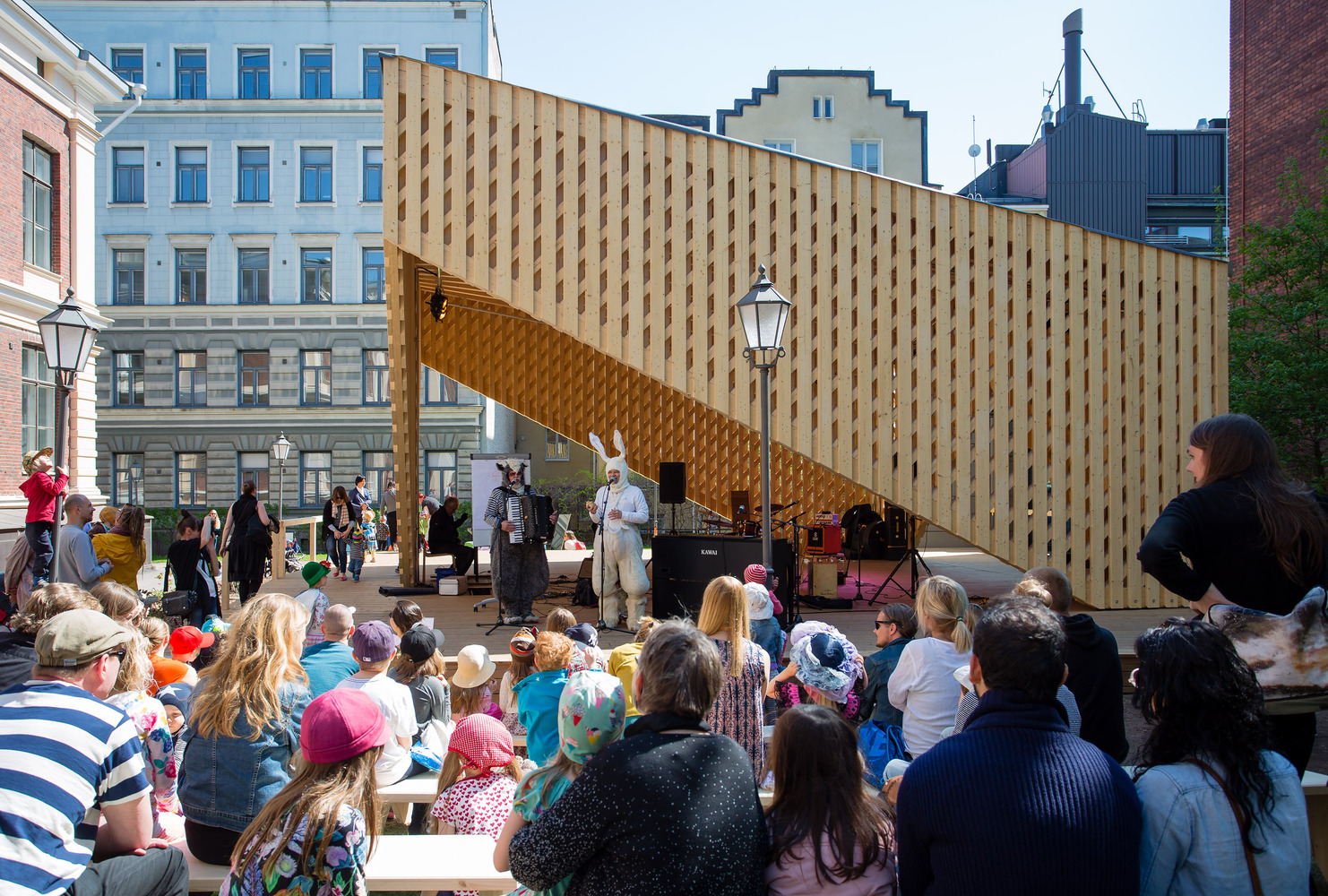 阿尔托大学木材项目 · 芬兰赫尔辛基中心临时展馆-40