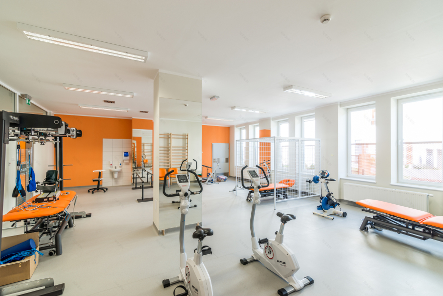 波兰老年医疗酒店综合体设计-51