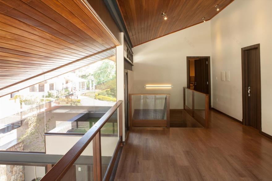 巴西混合材质现代住宅-14