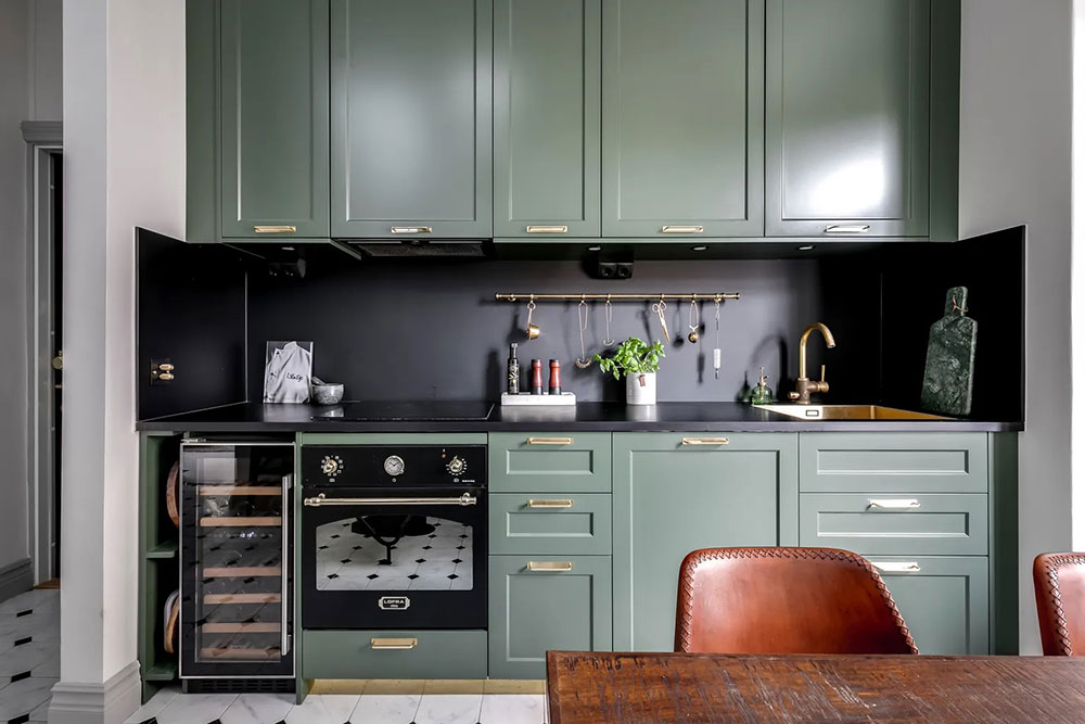 斯德哥尔摩 72 平米公寓，螺旋楼梯与玻璃隔间的完美结合-3