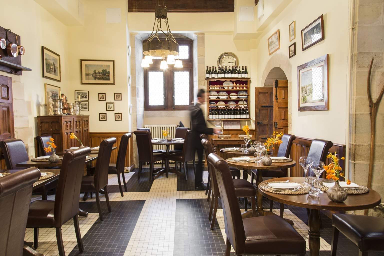 阿巴耶德拉比西耶餐厅家具布置项目丨法国丨Poitoux-5