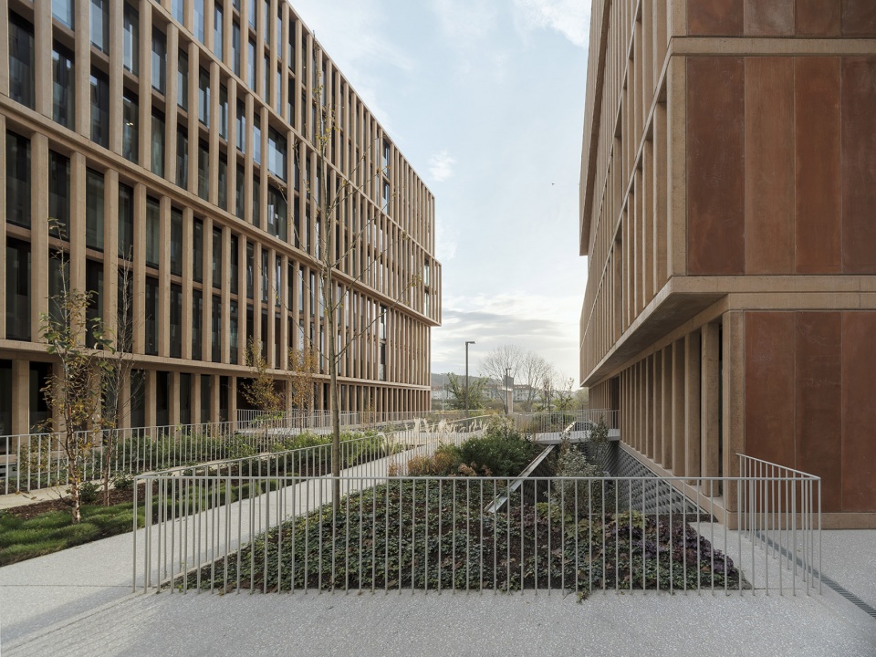 西班牙 Cornes Espacio 住宅楼 | 工业风绿色住宅的典范-24