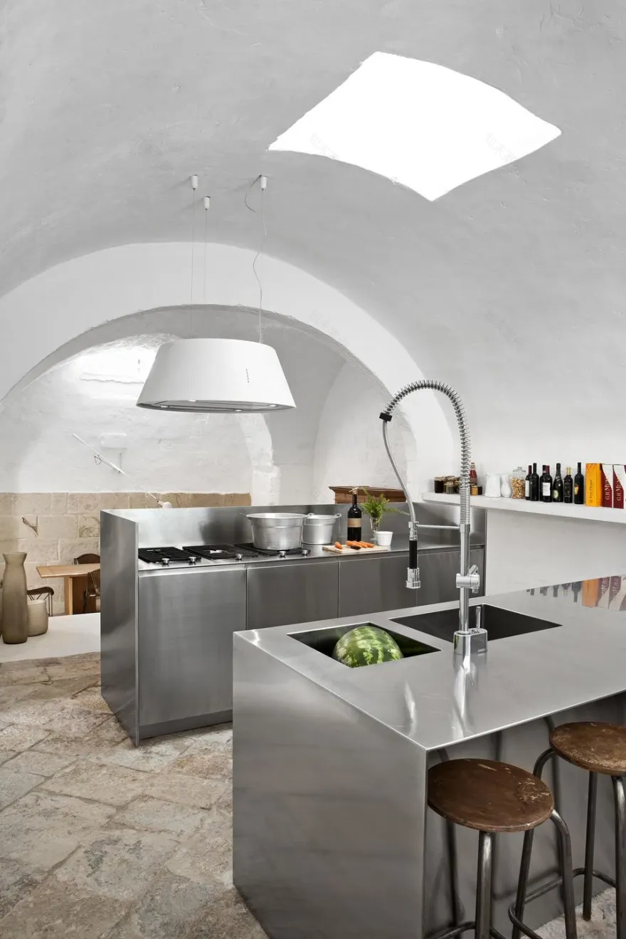 意大利古老油磨坊的现代重生-23