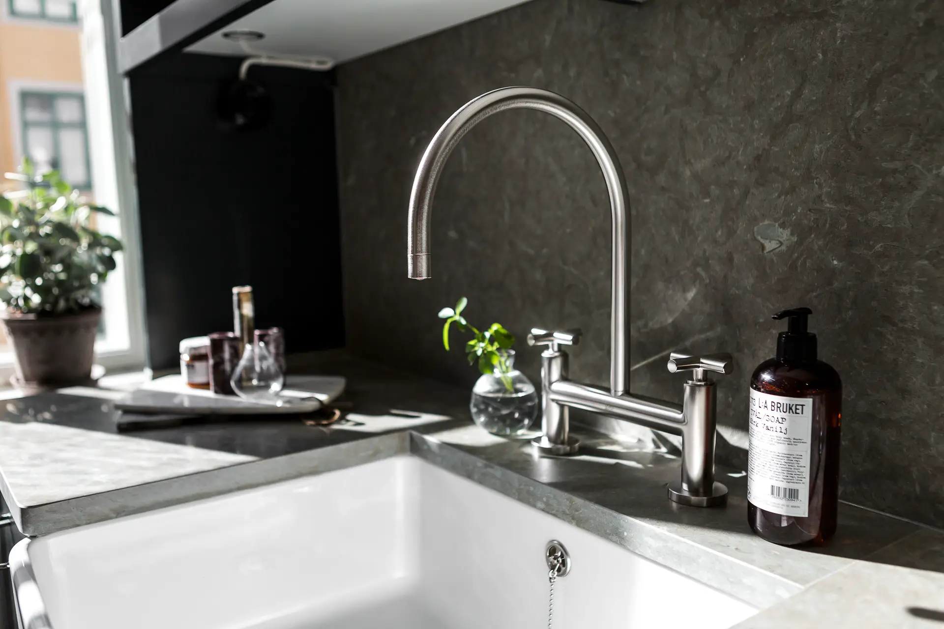 瑞典百年药学院旧建筑变舒适现代公寓-6