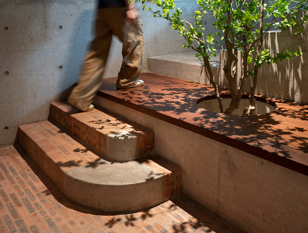 漏斗状砖柱的烧鸡餐厅，深圳  Designed by | BIGER俱乐部设计 - 酒吧餐厅 - 餐厅LOGO-VI空间设计-全球餐饮研究所-11