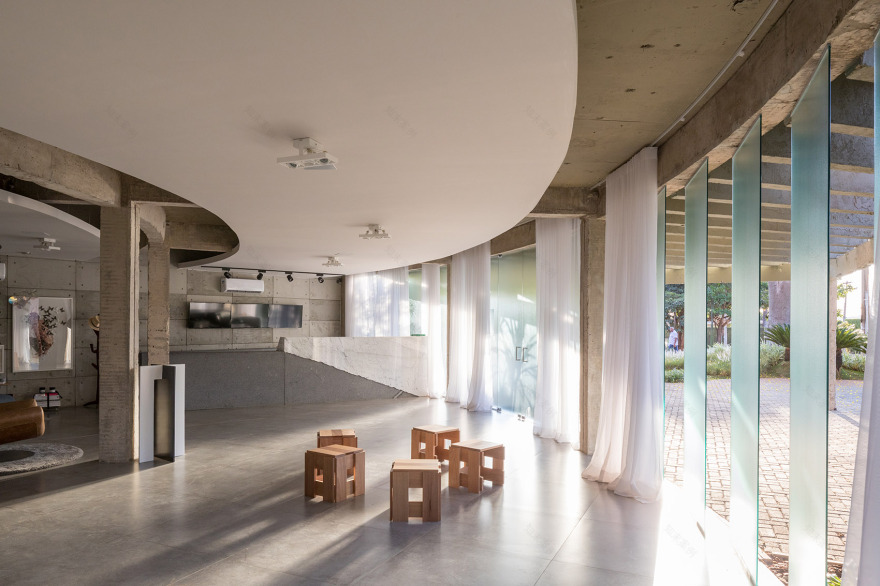 六一艺廊,巴西利亚 / Debaixo do Bloco Arquitetura-4