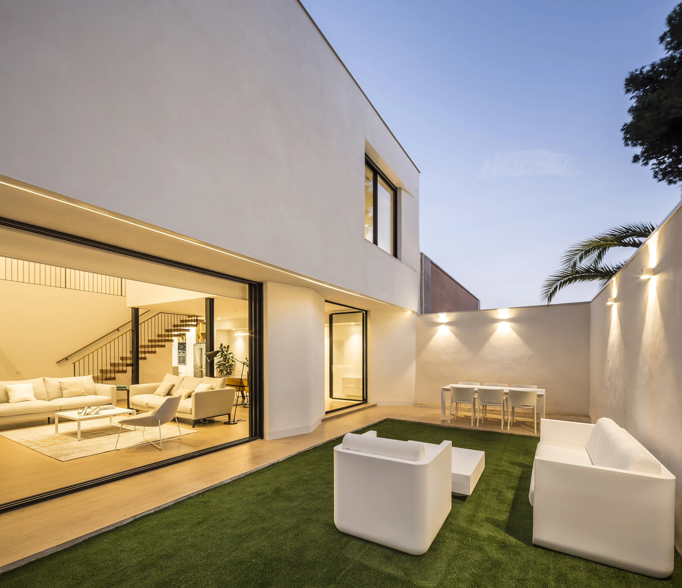 西班牙 Godella 简约现代别墅设计-24