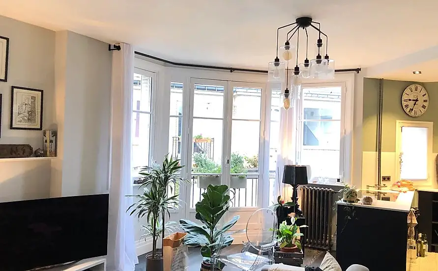 巴黎百年建筑中的温暖现代公寓-8