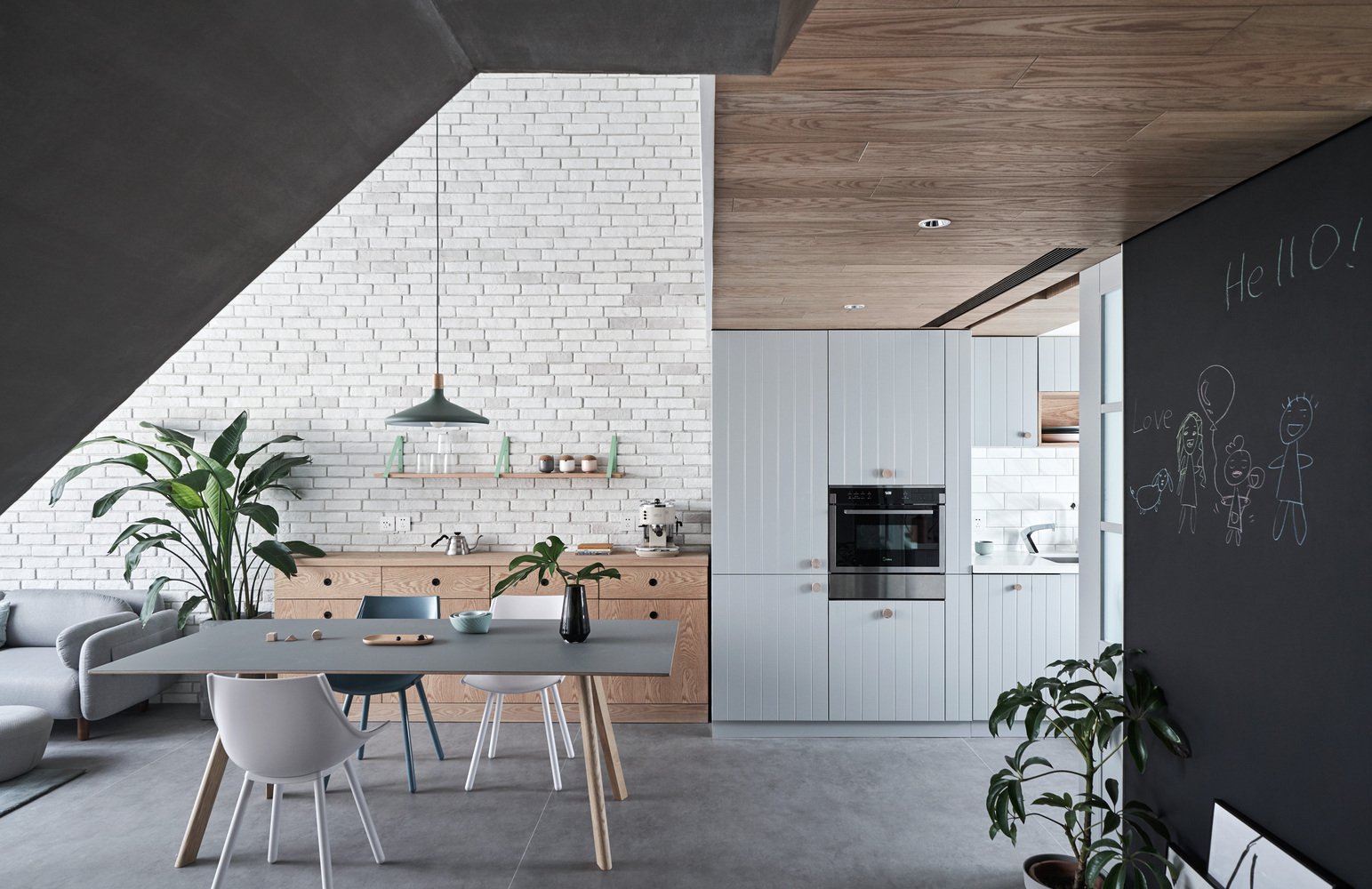 北京 Starburst House 的倾斜天花板挑战-51