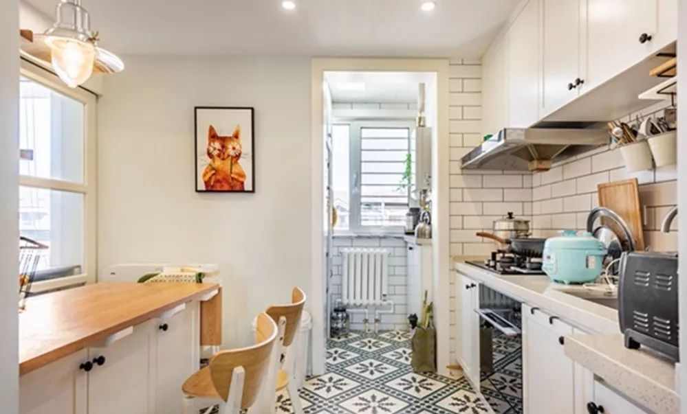 80㎡绿意盎然的家 | 生机壁炉、隐藏洗手台、循环廊道-21