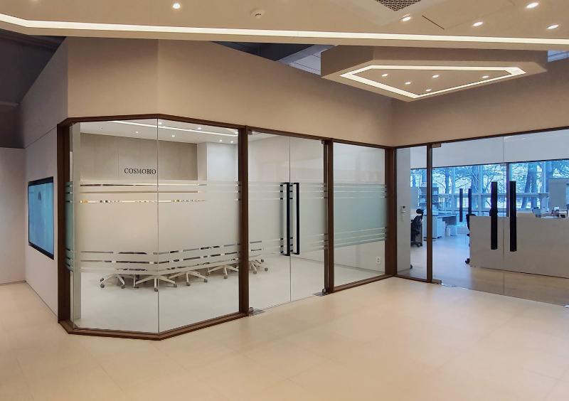 环保氛围的 90 平米化妆品原料公司办公室设计-9