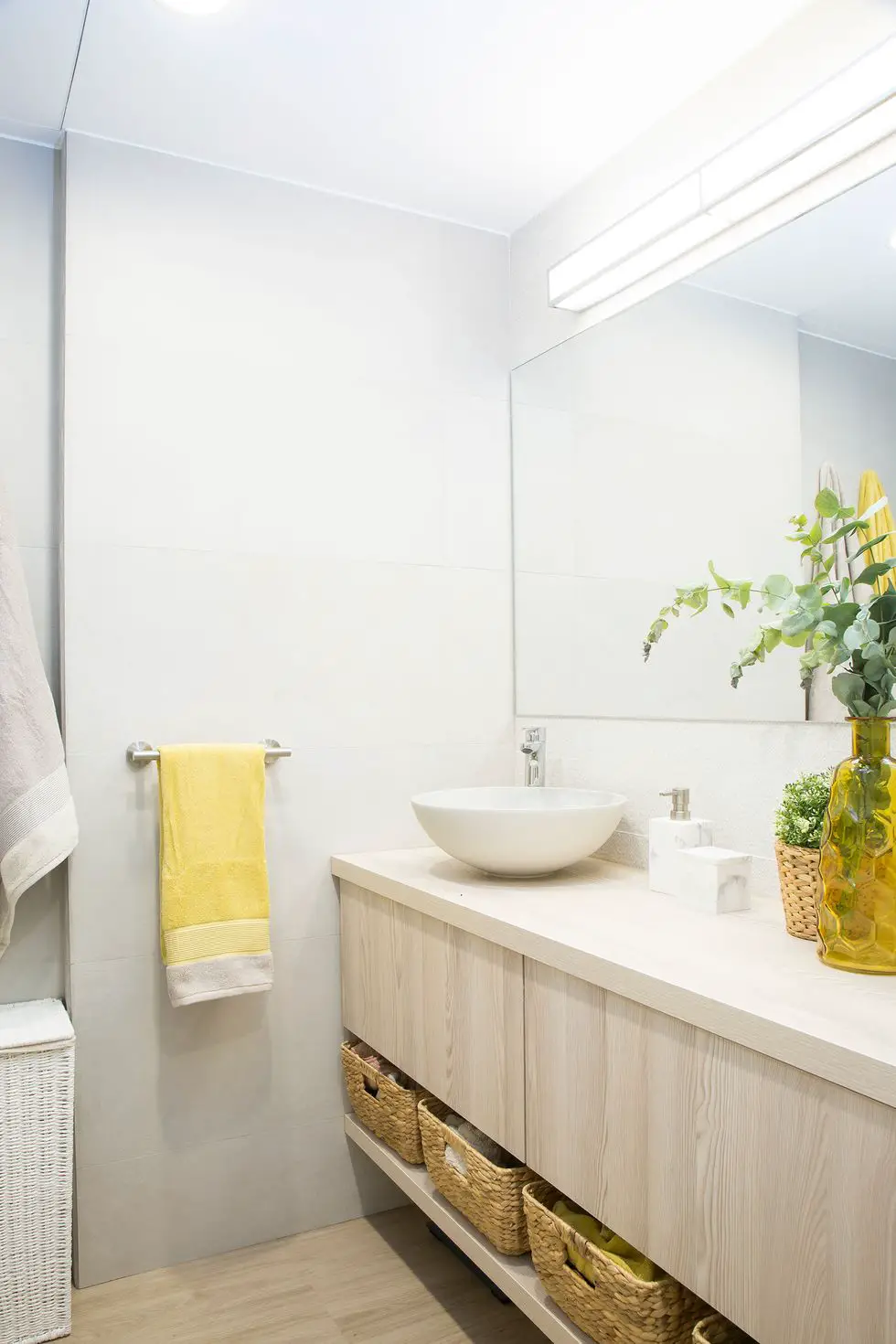 Un appartement ouvert à la lumière après sa rénovation-10