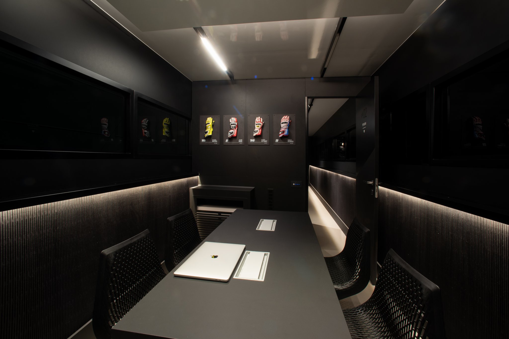 REV'IT! 赛车技术中心丨Martijn Frank Dirks-6