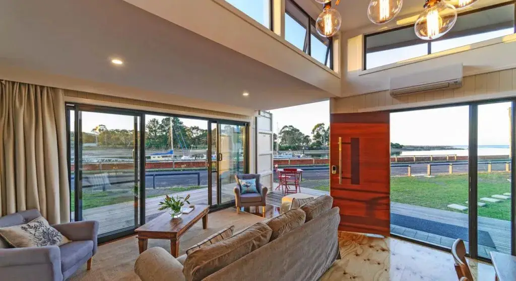 "塔斯马尼亚河畔的环保集装箱住宅设计"-4