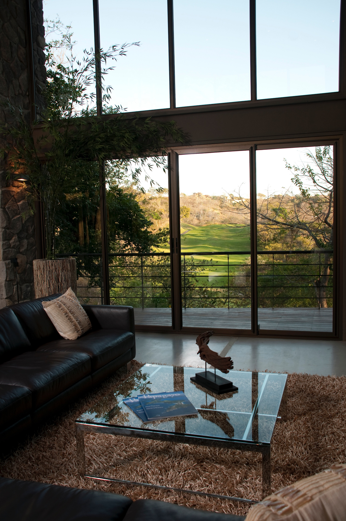 哥斯达黎加自然风光中的现代树屋-25