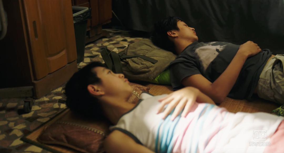 《隐秘的角落》 | 复古风装修，细节尽显悬疑魅力-37