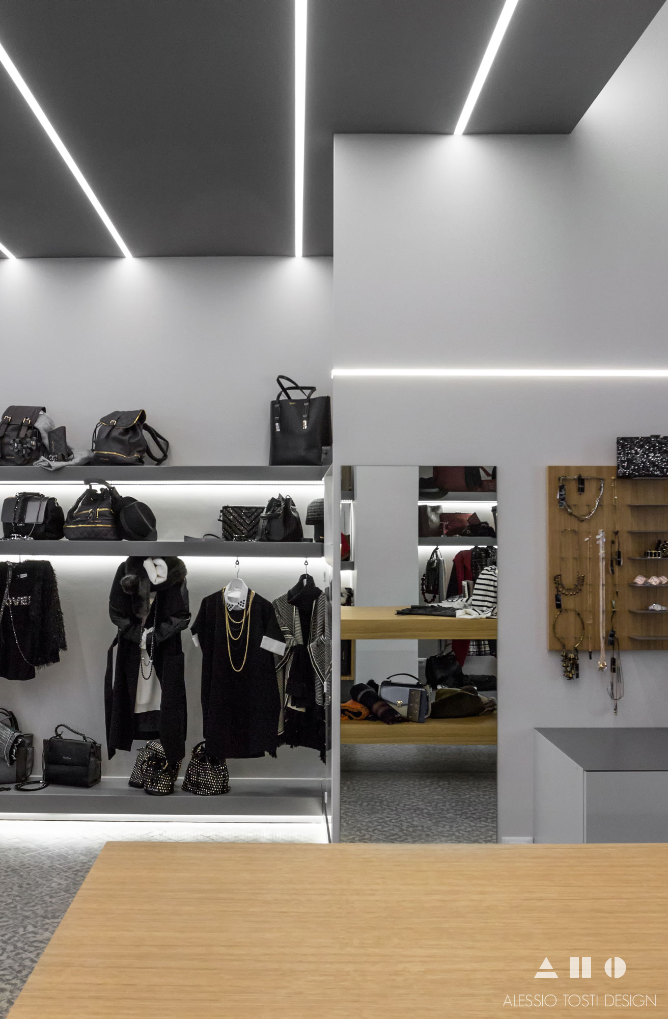 2016 年意大利商店 L'Altra Moda 室内设计案例-3