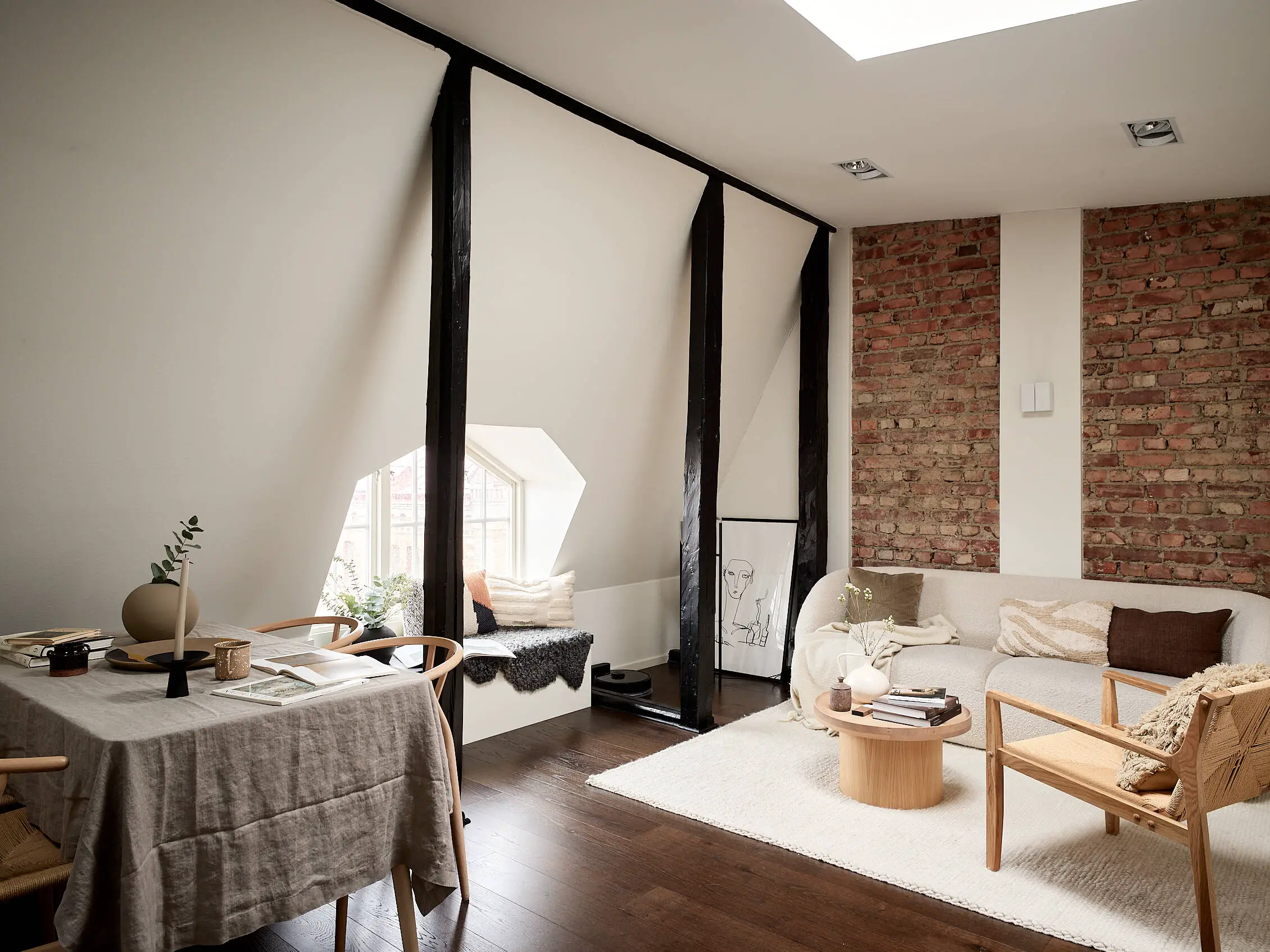 瑞典 1907 年老建筑的现代改造 | 巧妙利用梁柱的 42m2 公寓-6