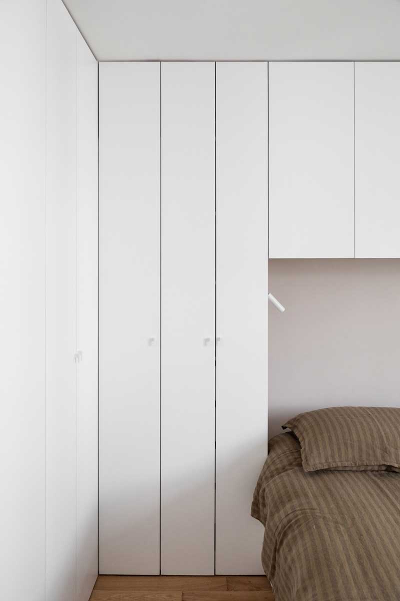 巴黎红色墙面的阁楼公寓设计-14