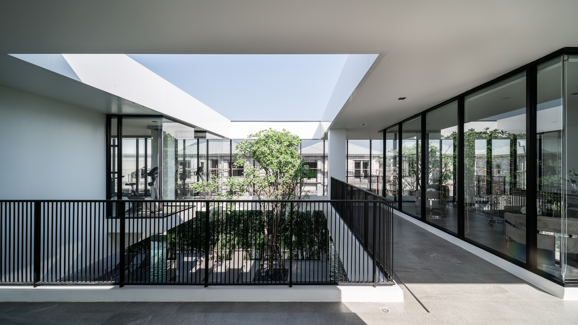 AP Grand Pleno Phahol Ransit Club House / ForX Design Studio-16