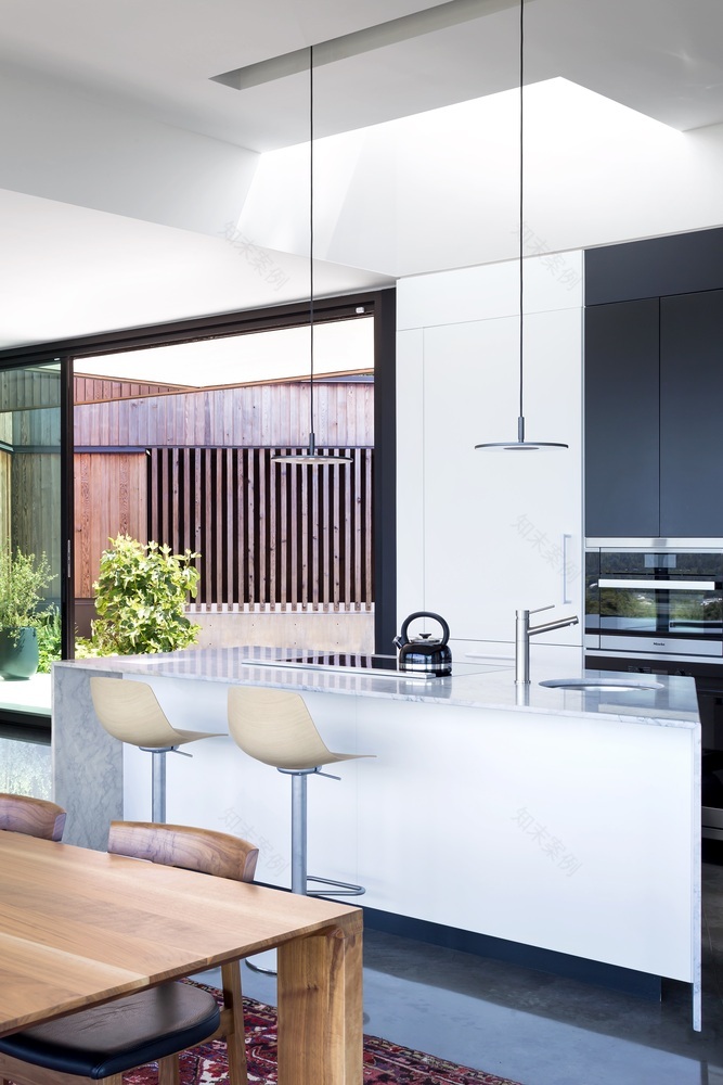 火山岩上的 Okada Marshall House-54