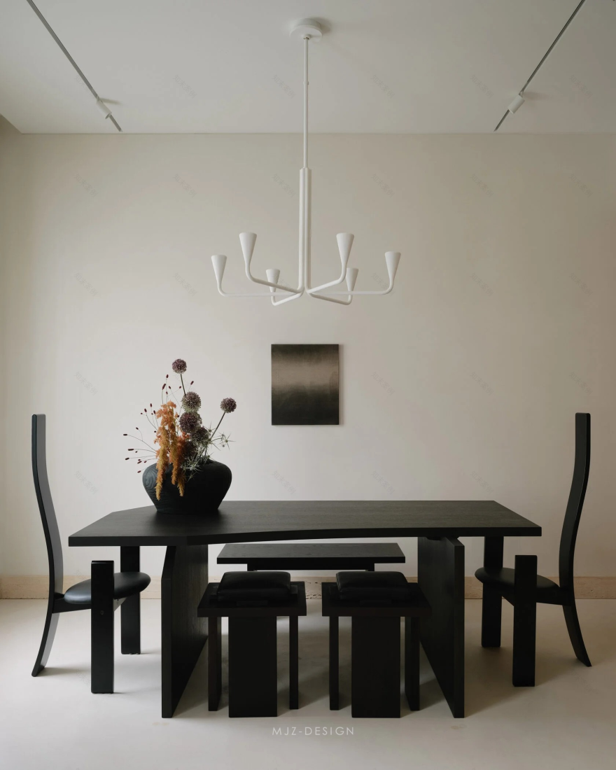 标题68
注:TITUL可能是TÍTULO(西班牙语标题、题目)的拼写错误,按照常见理解进行了翻译 丨俄罗斯莫斯科丨QUADRO ROOM-16