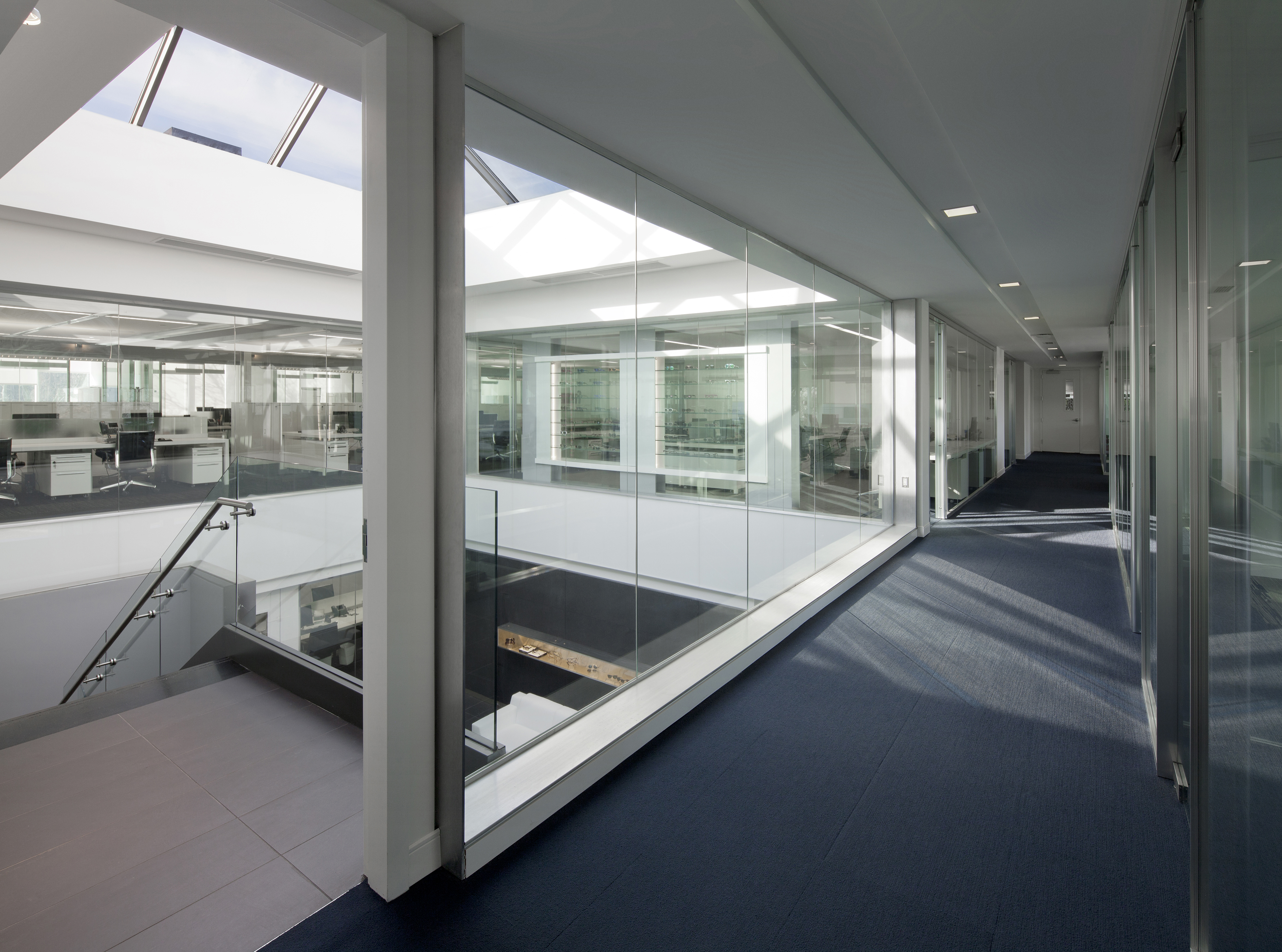 摩登 Luxottica 集团办公室 | 红白灰演绎高效工作环境-20