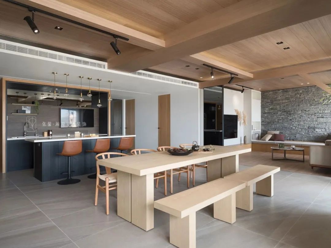 【新作发表】位于城市里的质朴木屋-1