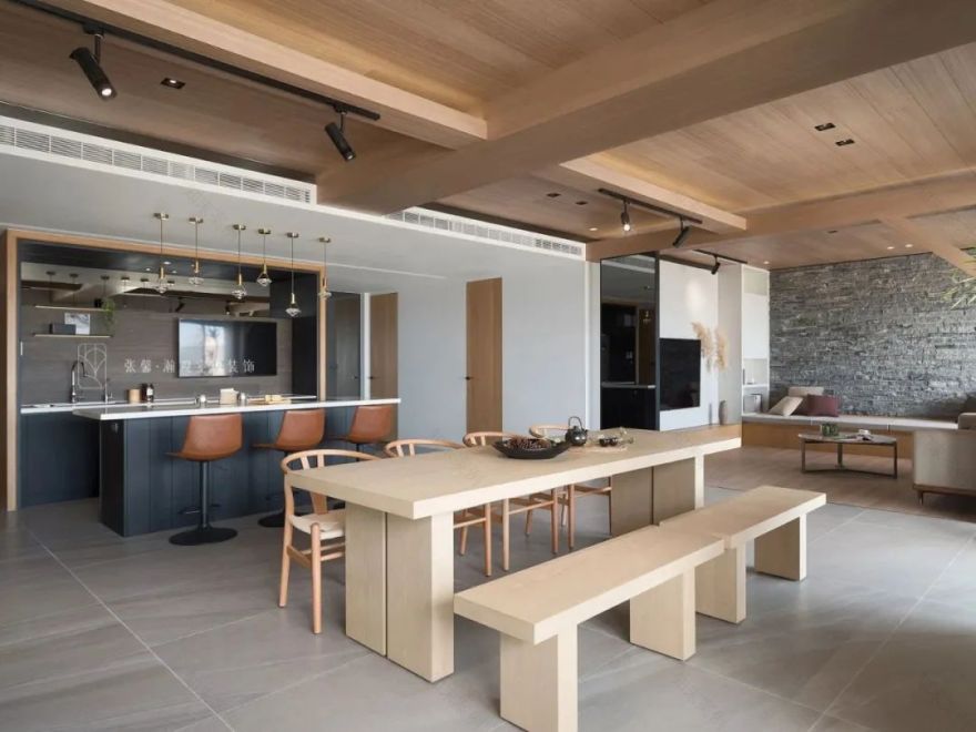 【新作发表】位于城市里的质朴木屋-1