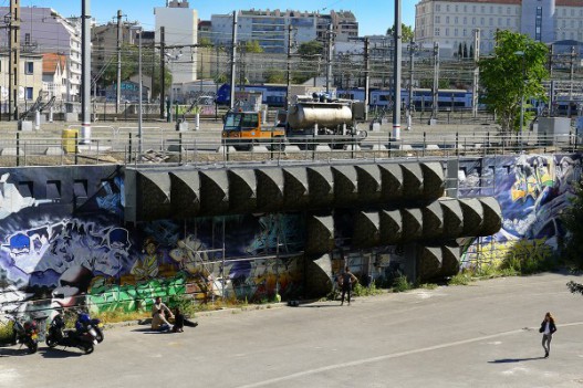 垂直露营地A  Kamp47丨法国马赛丨建筑师兼艺术家斯特凡·马尔卡-5