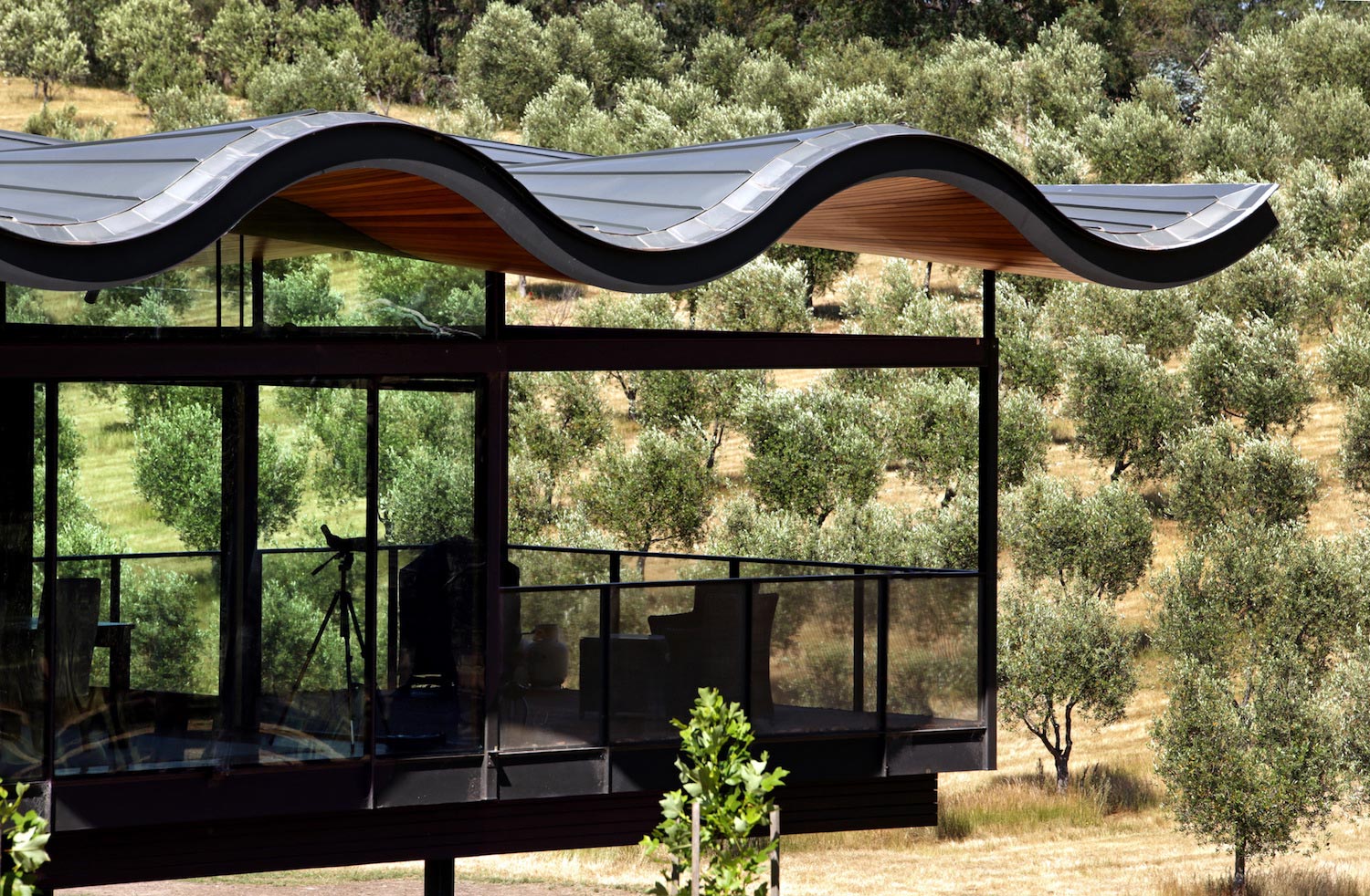 Lauriston House by Seeley Architects a floating sinuous roof placed on a contemporary glass house   CAANdesign  Architecture and home design blog-10