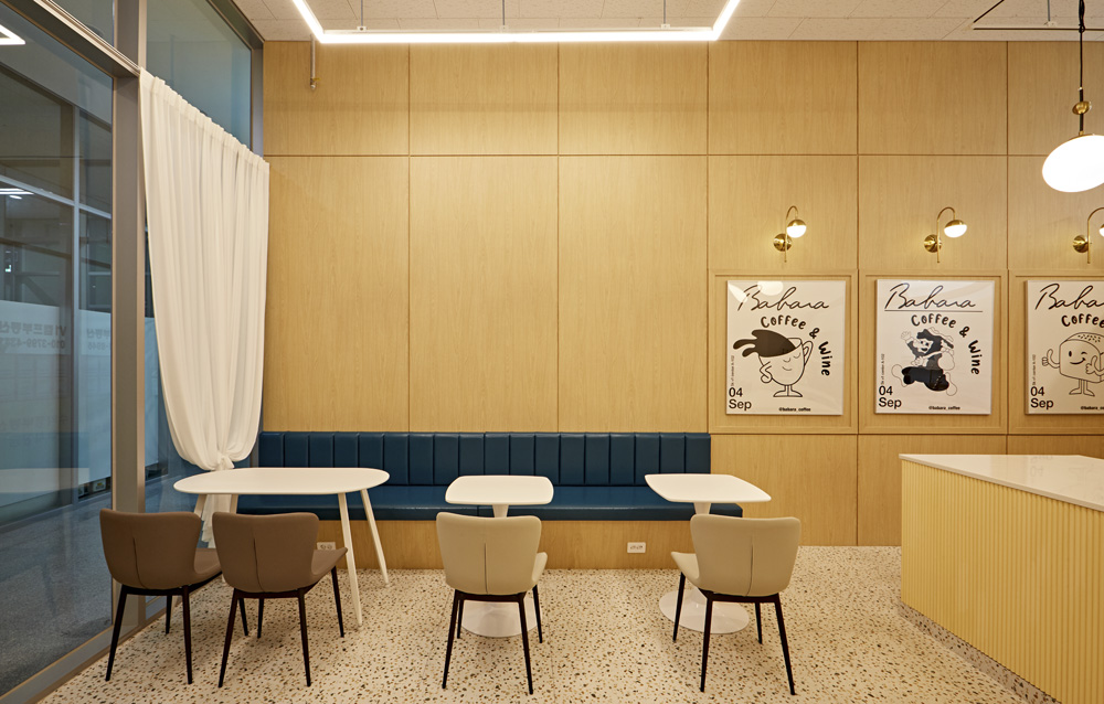 12 平小空间，打造多功能咖啡厅与酒吧的惊艳设计-5