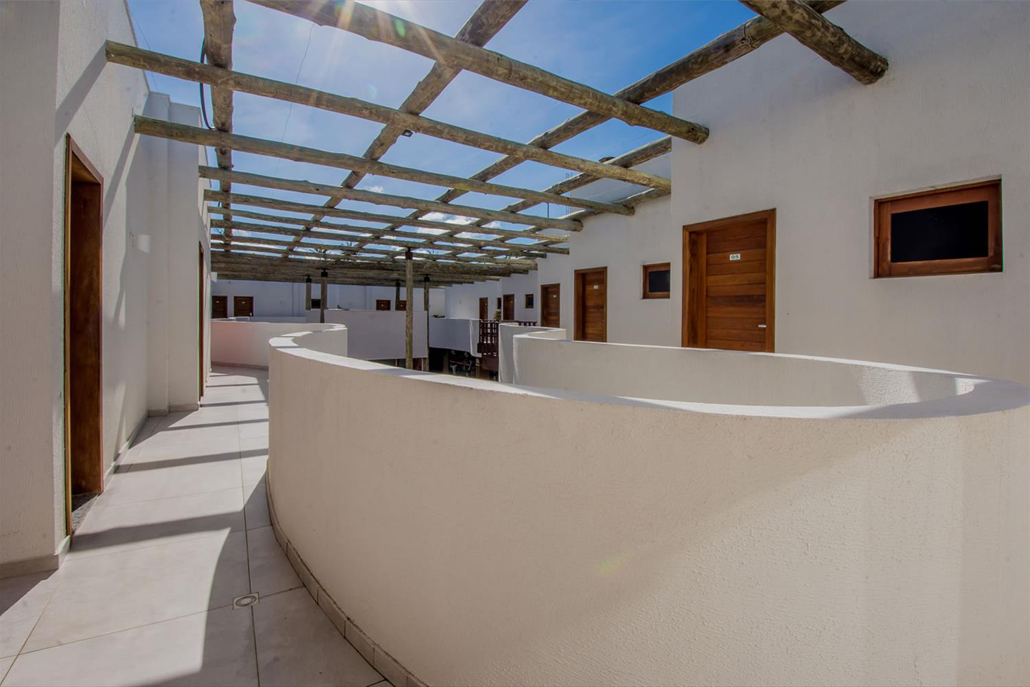 巴西 Villa da Pipa 购物别墅 | 木质与玻璃的完美结合-7