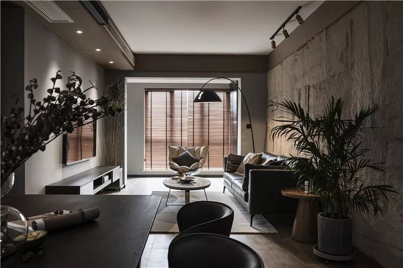 现代风格打造宽敞通透的 84㎡三室两厅-10