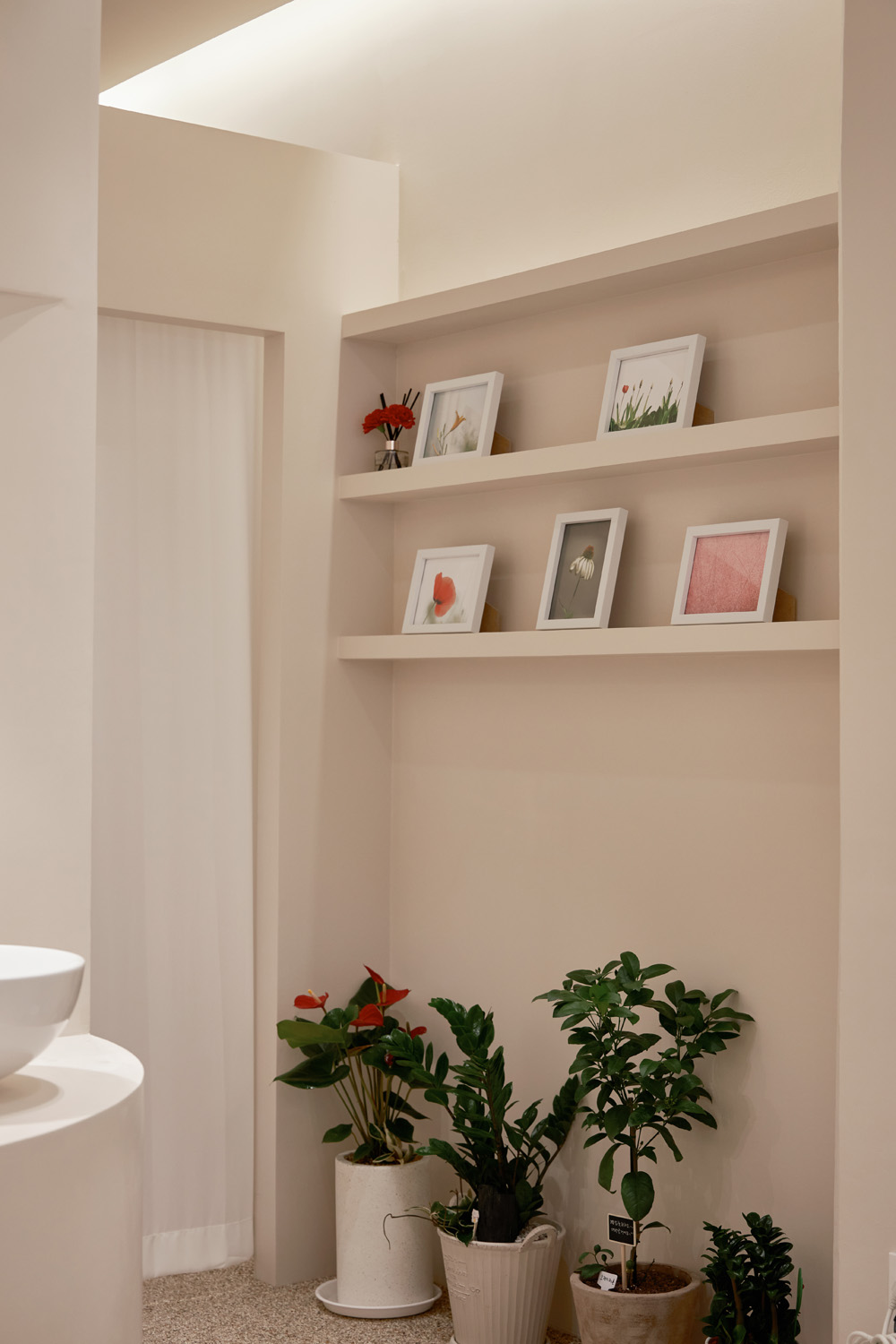 12 坪现代简约白调室内设计案例-17