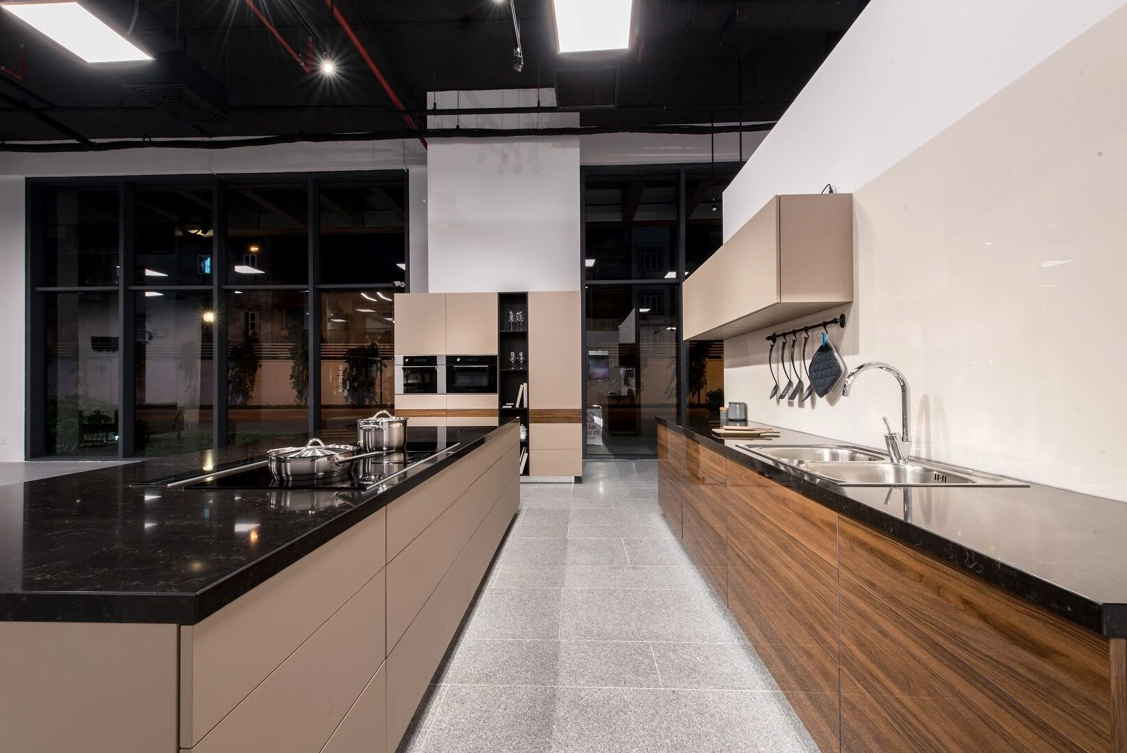 越南河内 Rehau 展示厅——创新材料展示与办公空间的完美融合-21