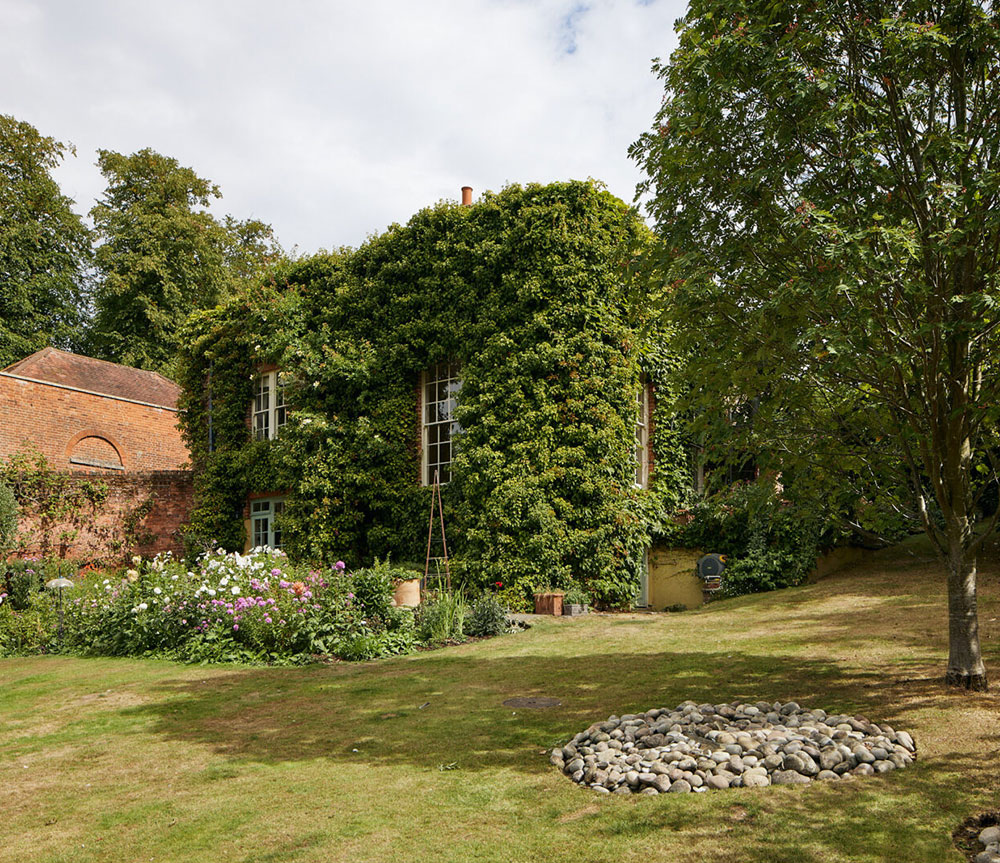 “伦敦郊区 18 世纪乔治亚式别墅 | 绿意中的古典英伦风”-3