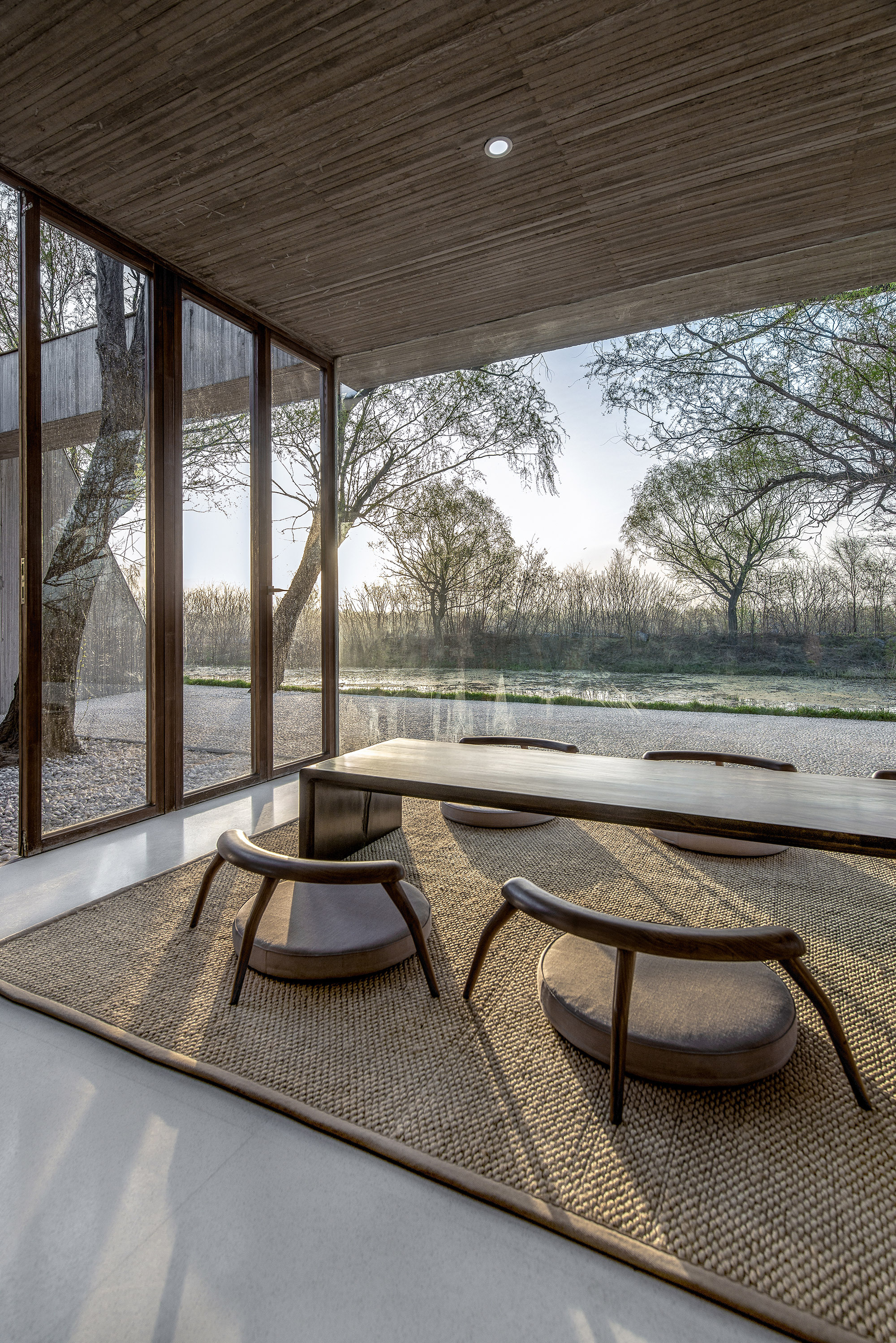 Waterside Buddist Shrine / ARCHSTUDIO-52