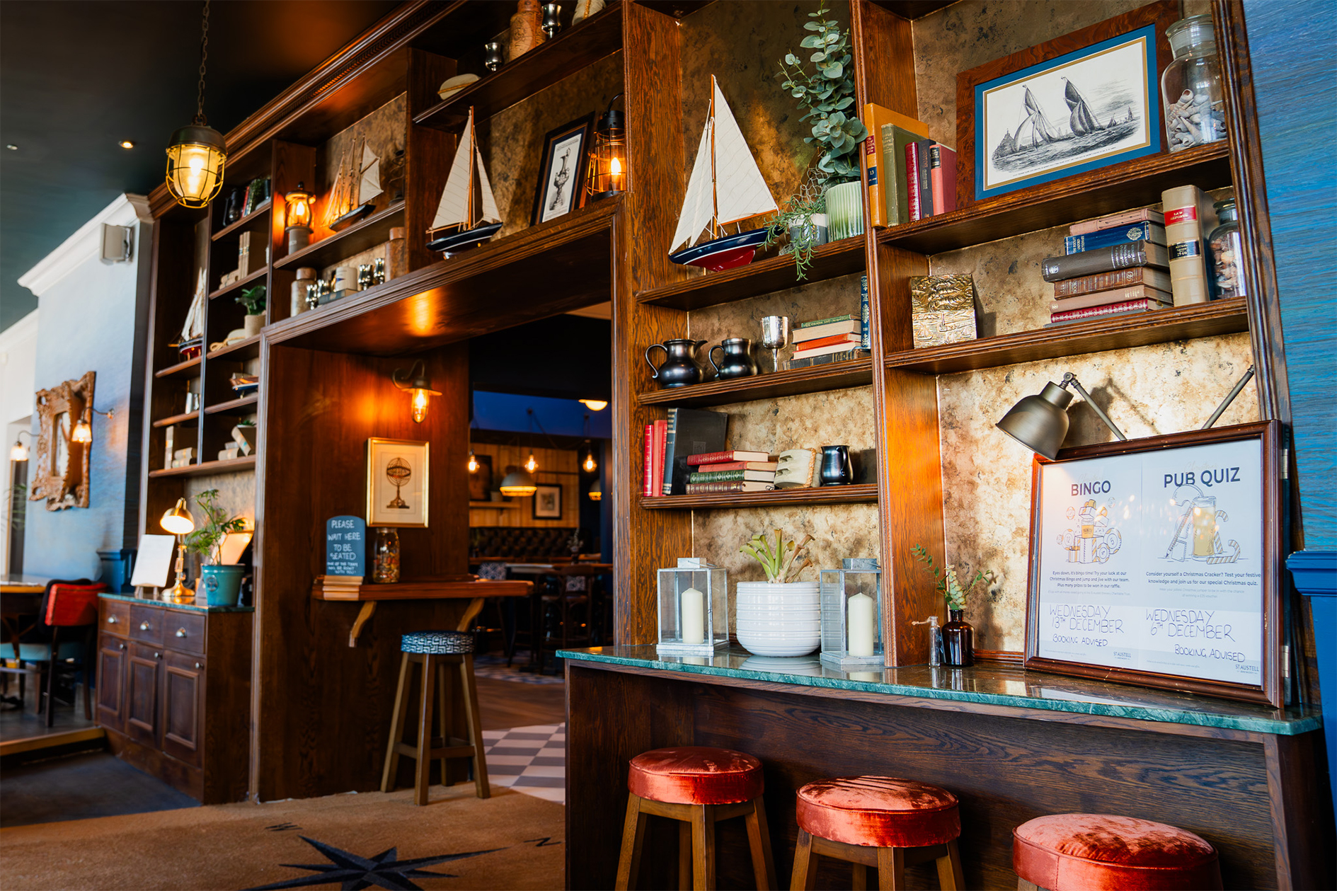 滨水区；海滨；河畔区域（注：具体含义需结合语境确定，这里滨水区是较为宽泛常用的译法） 丨United KingdomPlymouth-15